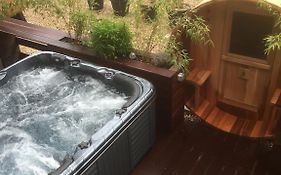 Suite 40 Jacuzzi & Sauna By Malmedreams